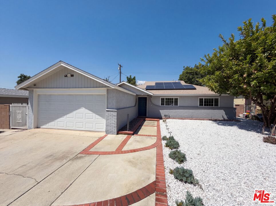1007 E Citrus Edge Street