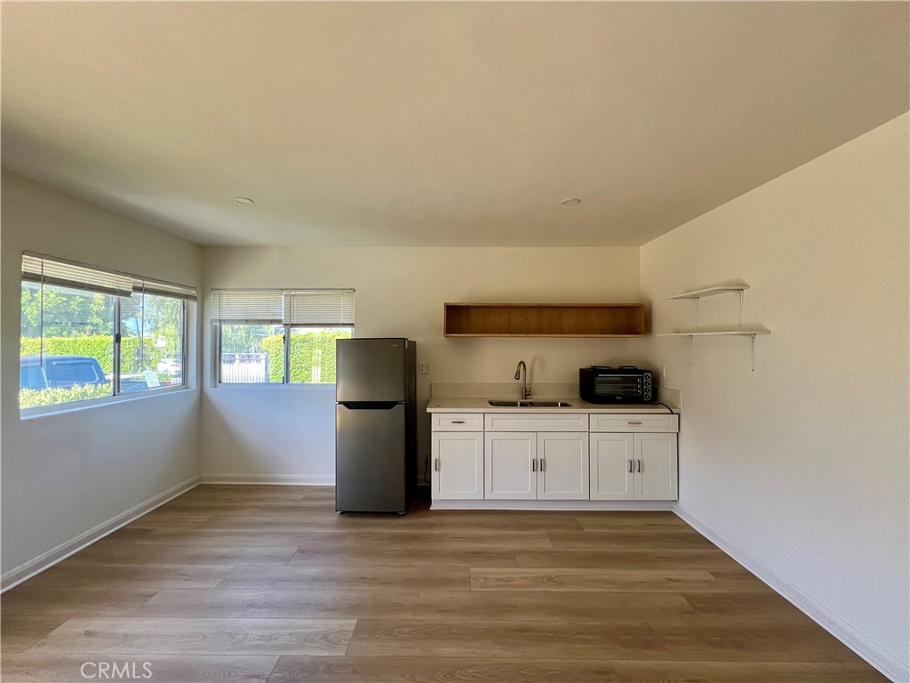 This delightful studio offers a perfect blend of modern upgrades and practical features, making it an ideal choice for anyone seeking comfort and convenience. As you enter, you'll be greeted by the warmth of brand new laminate floors, which not only enhance the aesthetic appeal but also offer easy maintenance for your everyday lifestyle.
The studio boasts a beautifully remodeled bathroom, designed with contemporary fixtures and finishes that provide a luxurious feel to your daily routine. One of the standout features of this space is the abundance of natural light pouring in through the large windows, creating a bright and airy ambiance that makes the studio feel even more spacious.
Parking is a breeze with your own dedicated spot, providing easy access to your home at any time. Additionally, the convenience of on-site laundry facilities means you'll have more time to relax and enjoy your living space without the hassle of off-site laundry trips.
This studio is perfect for those who appreciate style, comfort, and practicality, all wrapped into a serene and modern living environment.