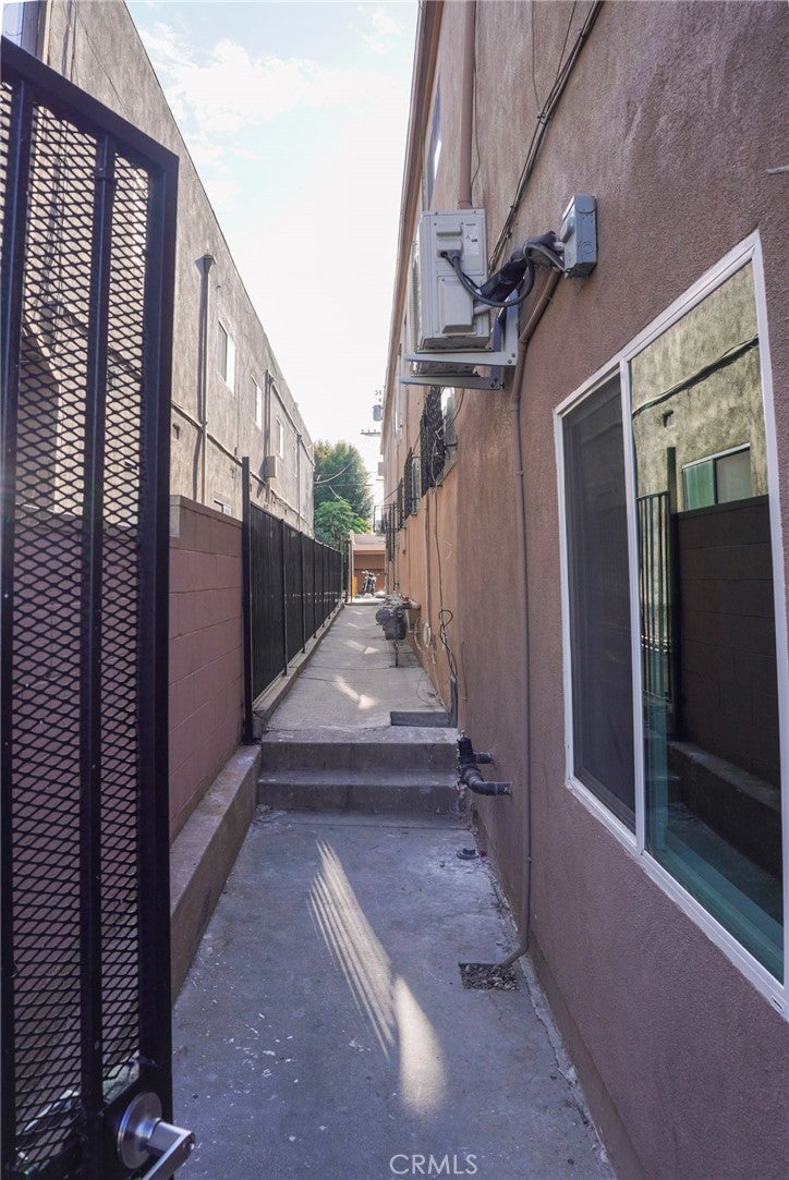 1639 S Hobart