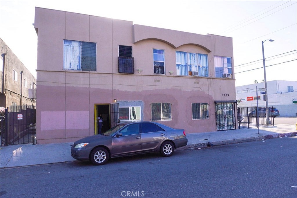 1639 S Hobart