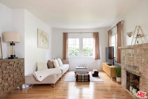 Photo of 716 Sunset Avenue, Venice, CA 90291 (MLS # 25618313)