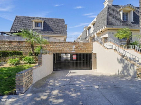 Photo of 553 S E Street, Oxnard, CA 93030 (MLS # V1-39463)