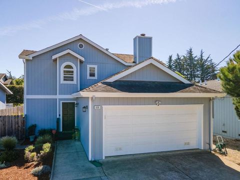 Photo of 839 Sonora Avenue, El Granada, CA 94018 (MLS # ML82039480)