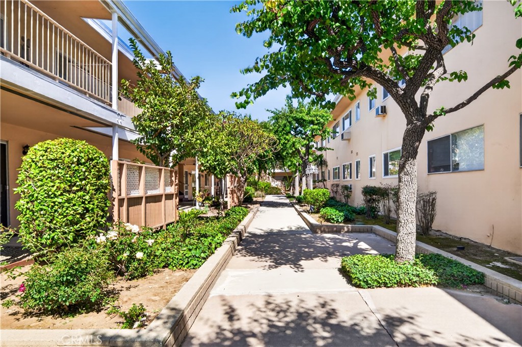 15312 S Normandie 207