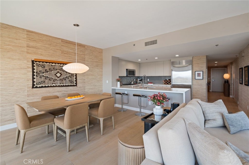 411 W Seaside 1103