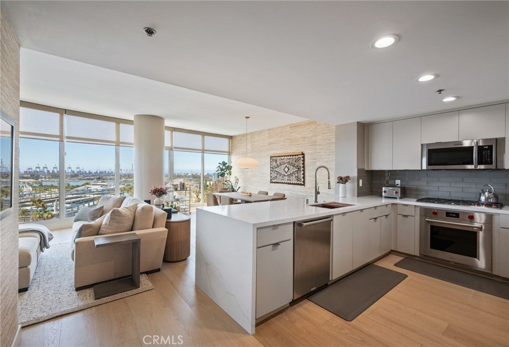 411 W Seaside 1103