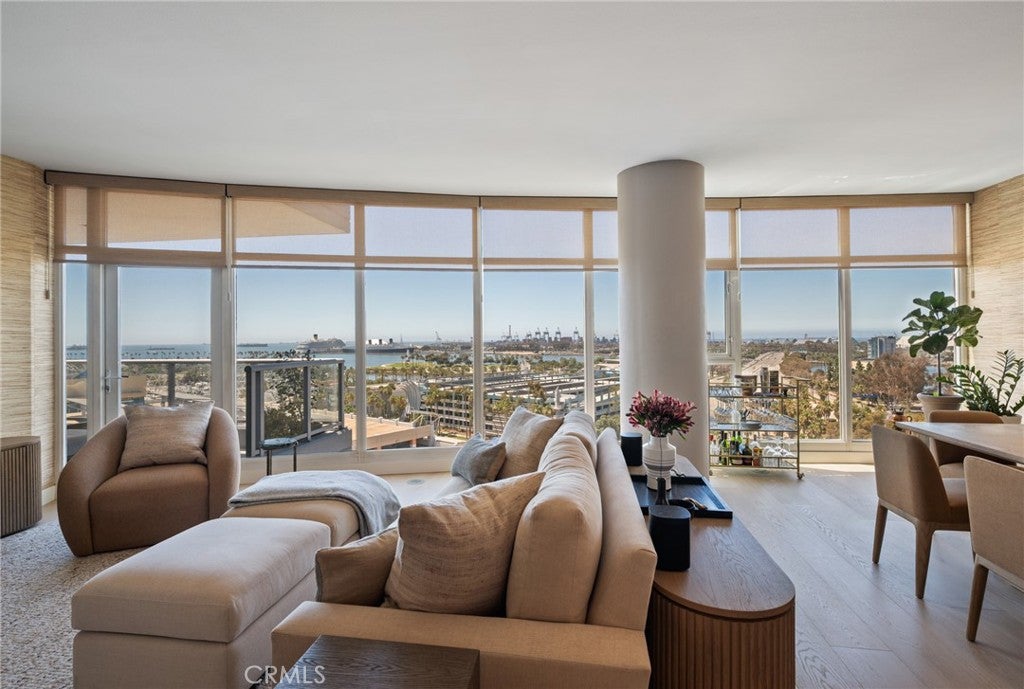 411 W Seaside WAY