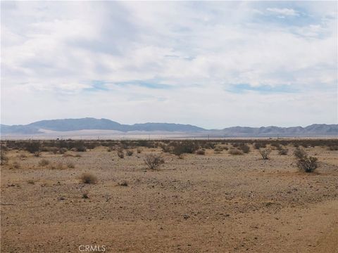 Photo of 0 Near Raymond, 29 Palms, CA 92277 (MLS # JT26030268)