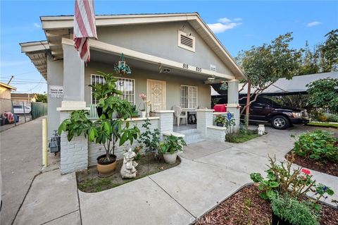Photo of 818 W 65th St, Los Angeles, CA 90044 (MLS # SR25268254)