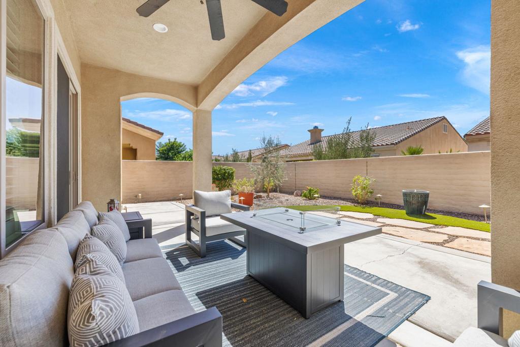 40530 Calle Cerezo