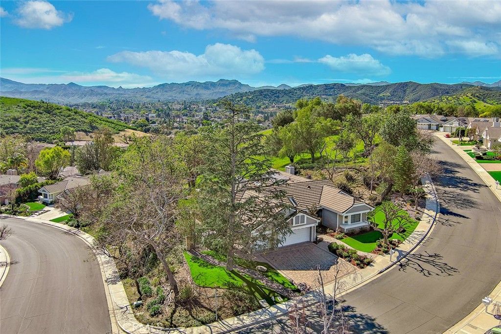 Photo of 491 Twin Oaks Court, Thousand Oaks, CA 91362 (MLS # SR26039560)