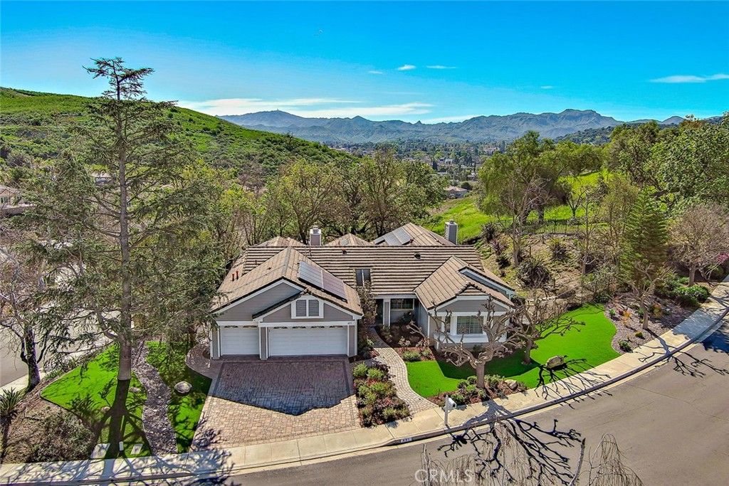 Photo of 491 Twin Oaks Court, Thousand Oaks, CA 91362 (MLS # SR26039560)