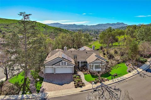 Photo of 491 Twin Oaks Court, Thousand Oaks, CA 91362 (MLS # SR26039560)