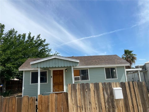 Photo of 104 Buena Vista PL, Taft, CA 93268 (MLS # CV26213434)