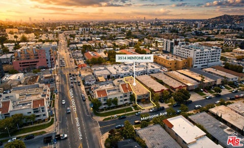 Photo of 3514 Mentone Avenue, Los Angeles, CA 90034 (MLS # 26105156)