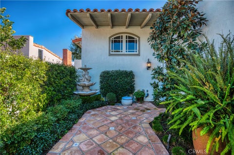 Photo of 2183 Vista Entrada, Newport Beach, CA 92660 (MLS # NP26103319)