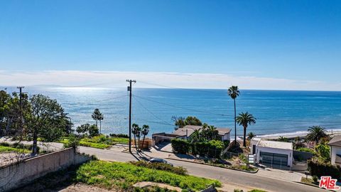 Photo of 314 N Las Casas Avenue, Pacific Palisades, CA 90272 (MLS # 26645651)