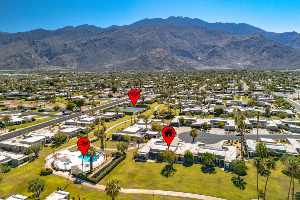 Photo of 842 N Calle De Pinos, Palm Springs, CA 92262 (MLS # 219141313DA)