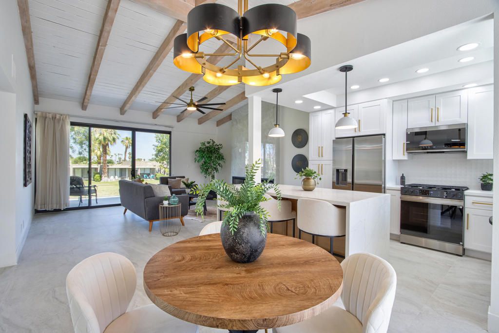 Photo of 842 N Calle De Pinos, Palm Springs, CA 92262 (MLS # 219141313DA)