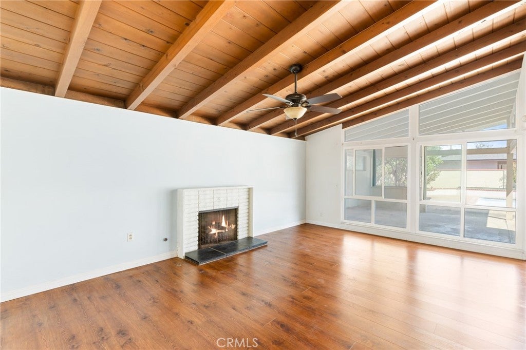 1537 W Edithia