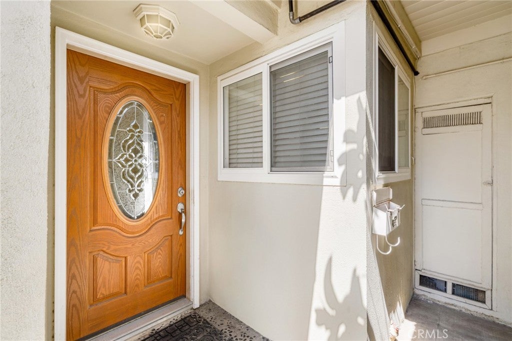 1537 W Edithia