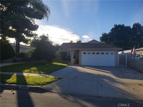 Photo of 11613 Halcourt Ave, Norwalk, CA 90650 (MLS # DW26055698)