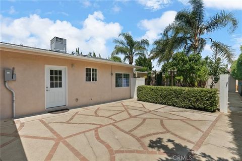 Photo of 6502 Matilija Avenue, Van Nuys, CA 91401 (MLS # GD25202883) Photo of 6502 Matilija Avenue, Van Nuys, CA 91401 (MLS # GD25202883)