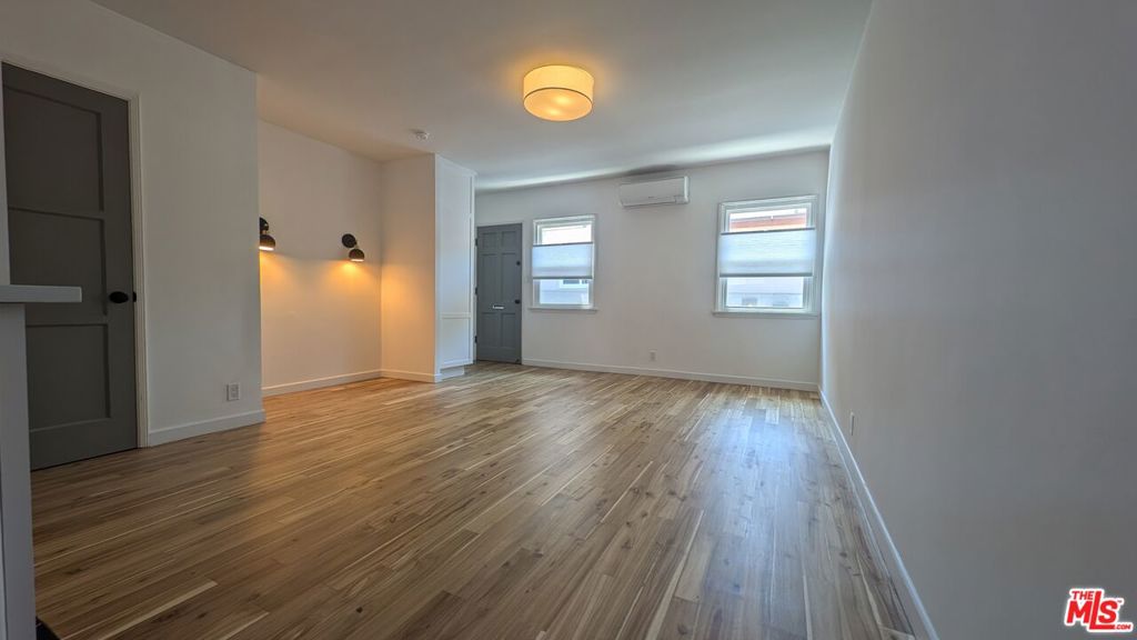 Freshly remodeled studio apartment with designer kitchen including a dishwasher, refrigerator and range. Unit is part of 6 units laid out over a sprawling lot with lush landscaping, picnic table, BBQ and lounge area. Outfitted with a washer and dryer, wood floors, plenty of space, double closets and so much style. Great Santa Monica location, walking distance to coffee and many Silicon Beach tech hubs.