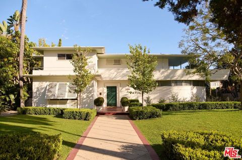 Photo of 1690 S Victoria Avenue, Los Angeles, CA 90019 (MLS # 26835601)