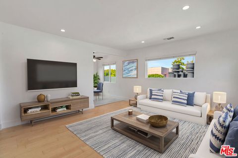 Photo of 119 Paloma Avenue #M, Venice, CA 90291 (MLS # 26639195)