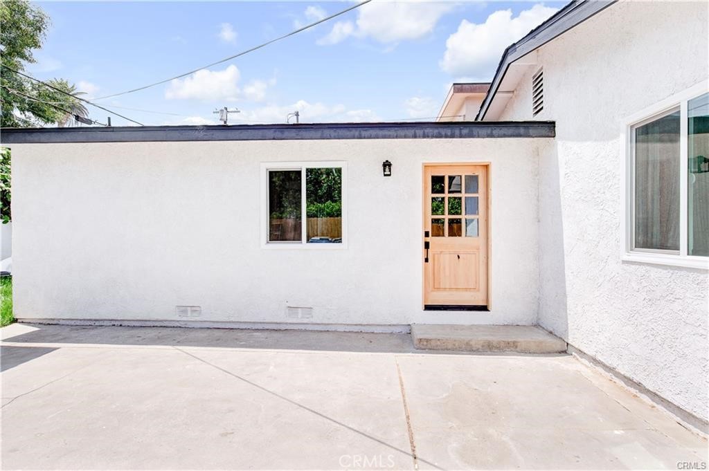 2740 S Sycamore