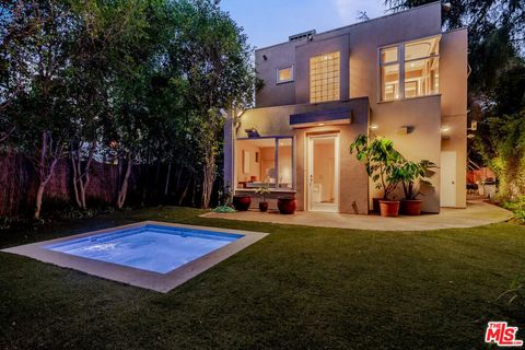 Photo of 2423 Horse Shoe Canyon Road, Los Angeles, CA 90046 (MLS # 26657355)