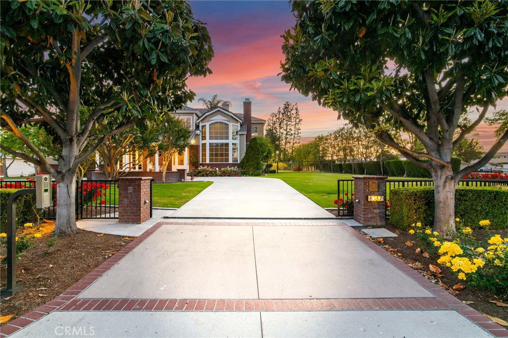 8537 Acacia Dr