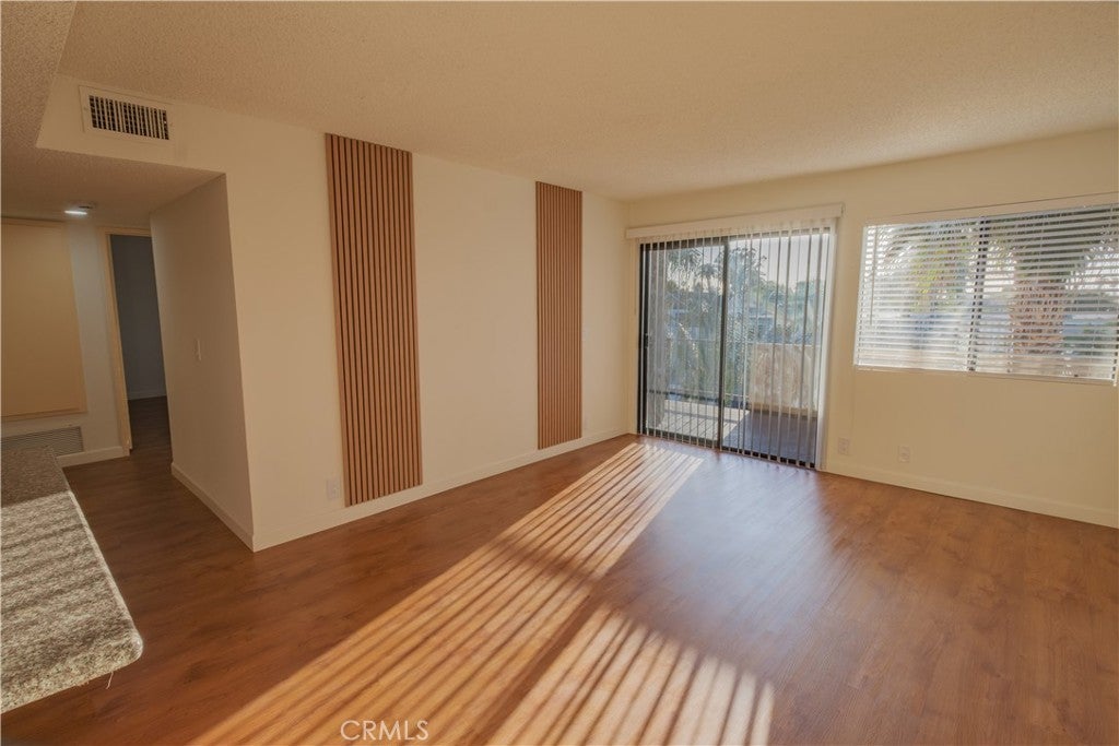 1140 Pacific Ave Ave 20, Long Beach CA 90813