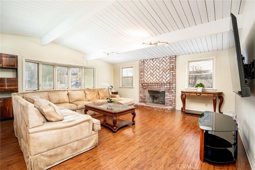 listing image 130724551251207272514