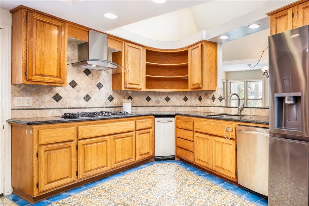listing image 130727401920741870865