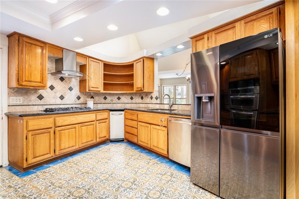 listing image 130723849162210835100