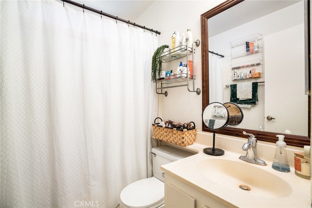 listing image 130726793097268106419