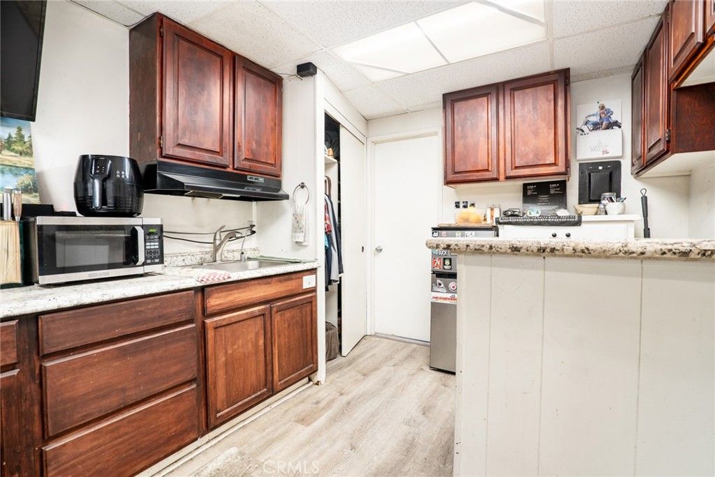 listing image 130729500417645616265