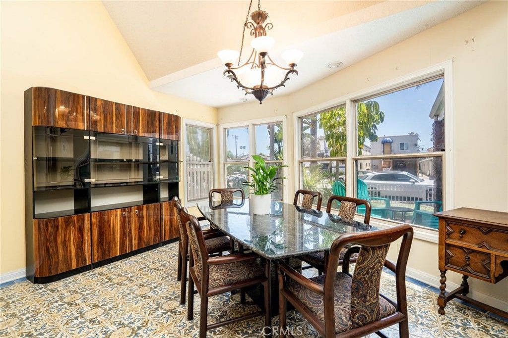listing image 130721676110070053713