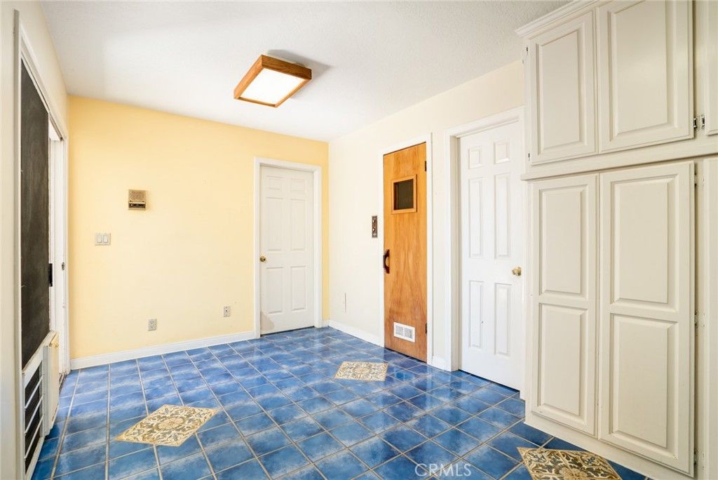 listing image 130724973166173922337