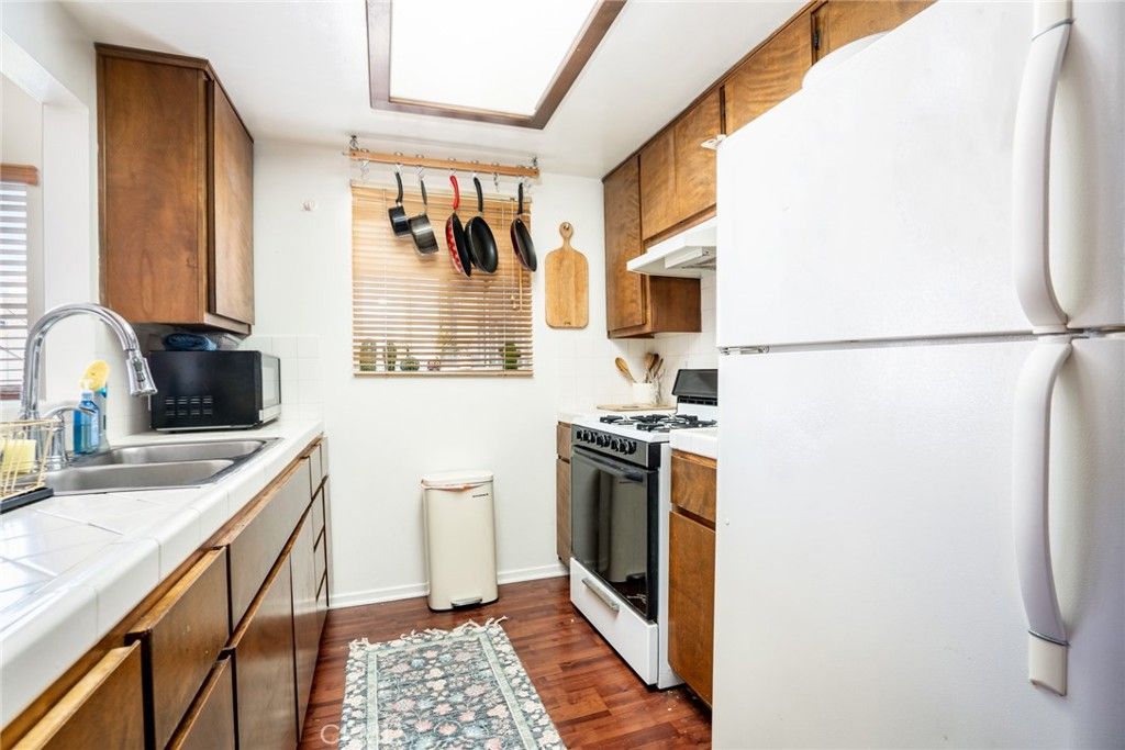 listing image 130720786050598328566