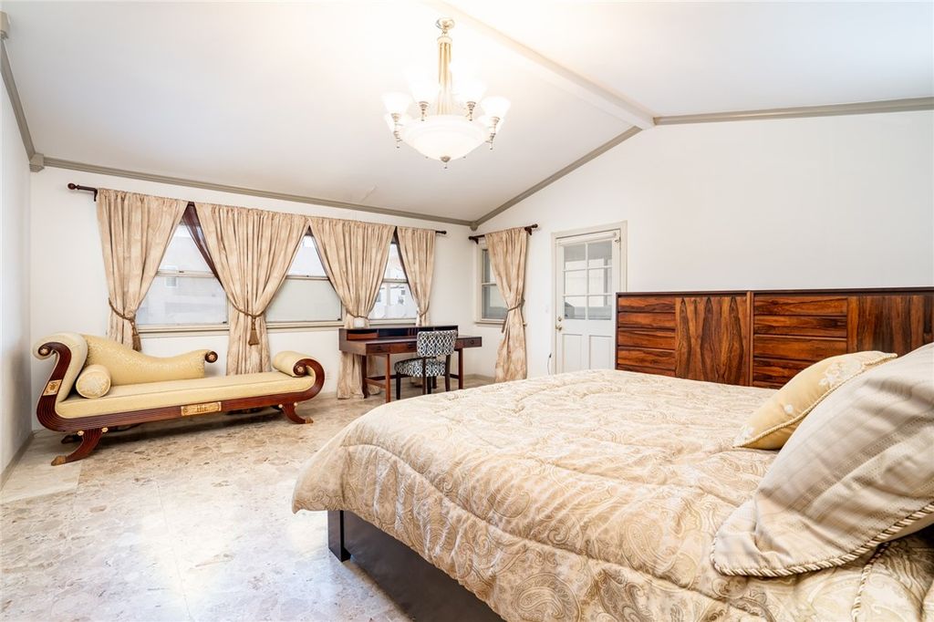 listing image 130729343193059274875