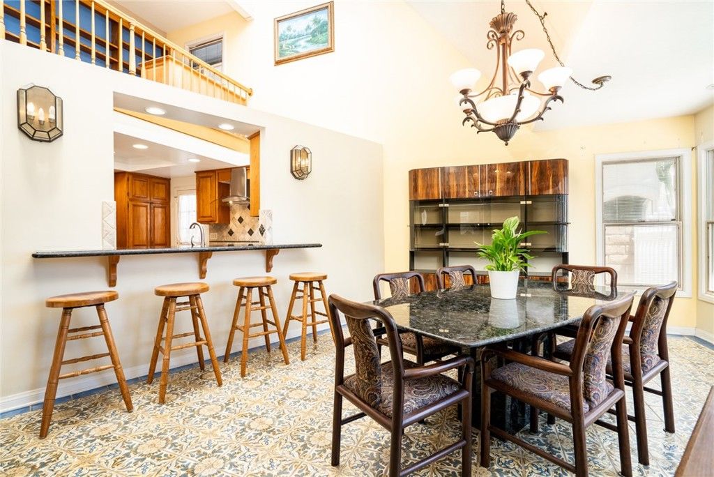 listing image 130724709830102396590