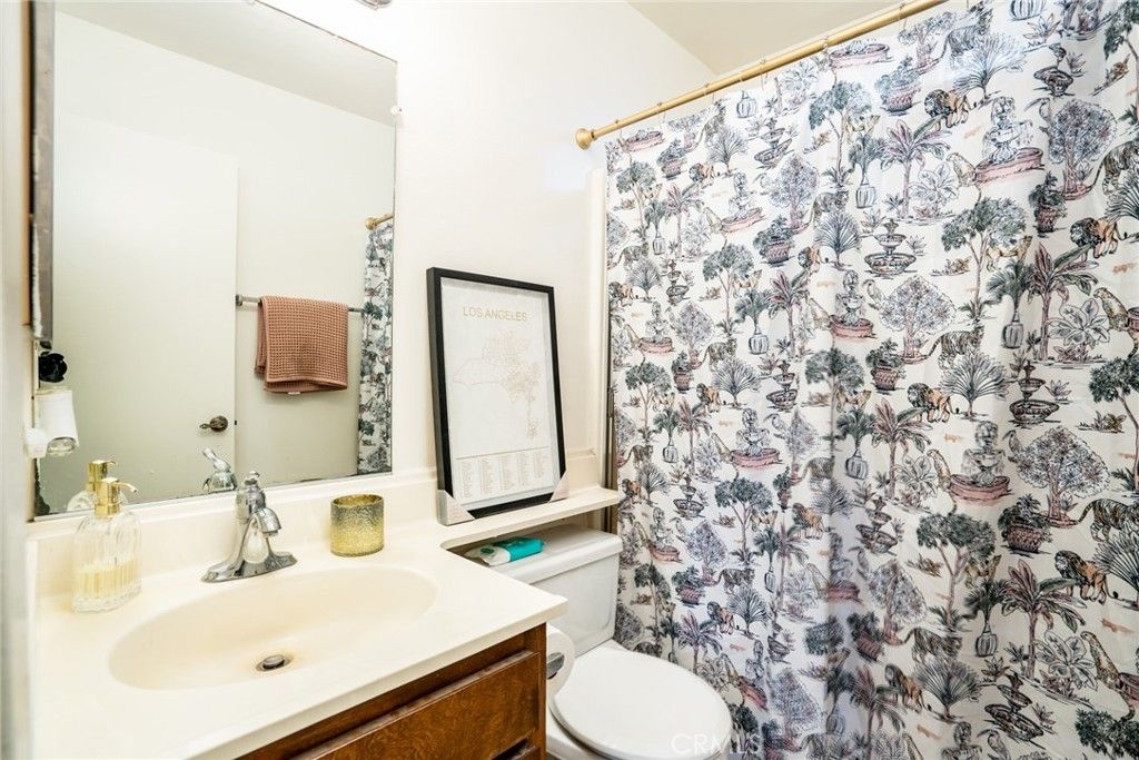 listing image 130723622165877675097