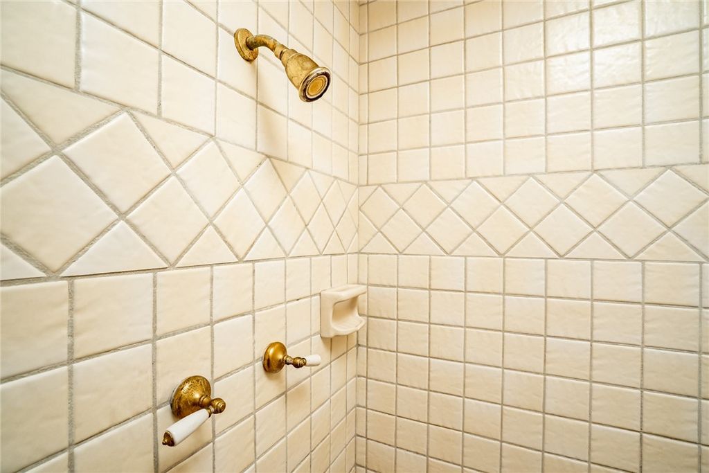 listing image 130728267491804858669