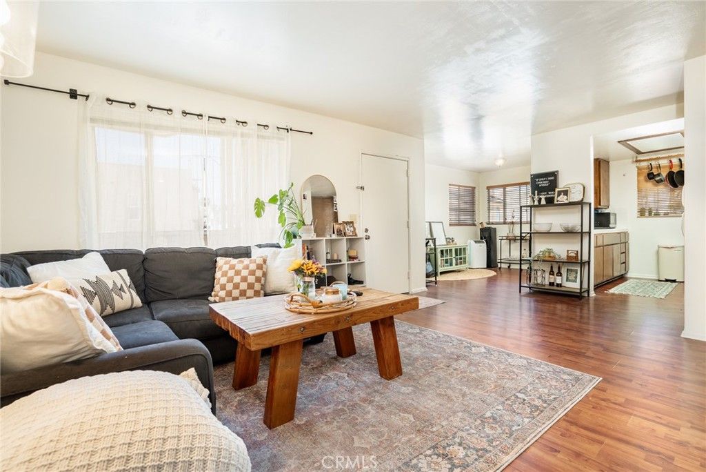 listing image 130721625171661665468