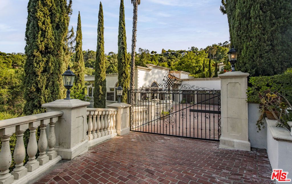 Photo of 3780 Multiview Drive, Los Angeles, CA 90068 (MLS # 26689991)