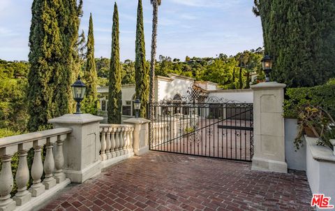 Photo of 3780 Multiview Drive, Los Angeles, CA 90068 (MLS # 26689991)