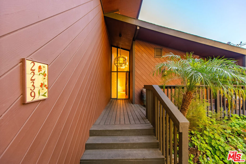 2239 Topanga Skyline Drive